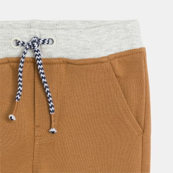 سروال رياضي باللون البني...